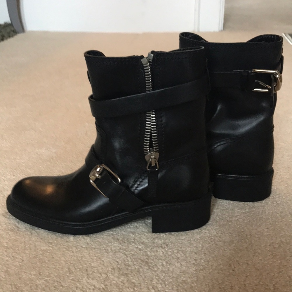 NWT! Gucci leather moto boots!